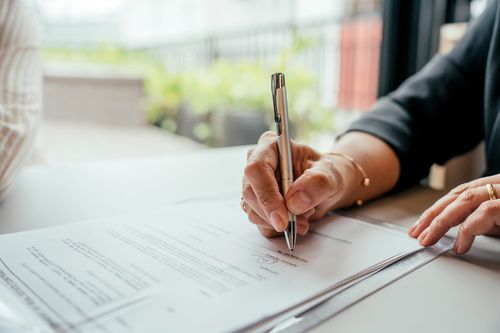 Le contrat d’élevage pour chiens et chats au fil d...